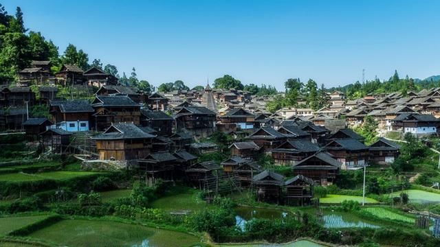 “迷失”的千户苗寨，让游客纷纷哭诉，坦言这辈子都不会再去了！