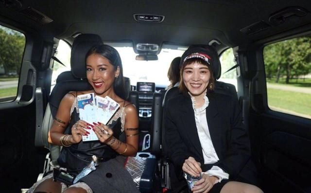 世界杯人家吉克隽逸才最孝，带妈咪看球，狂获粉丝点赞