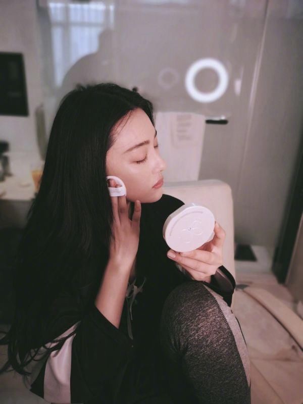 拼了| 张馨予为备婚尝试"急救式美白"?有点想学怎么办!