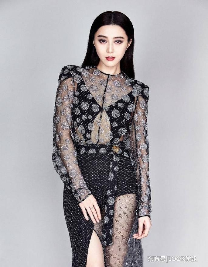 范冰冰厉害了，开衩裙惊艳全场，网友：为了秀腿撩裙摆太拼了