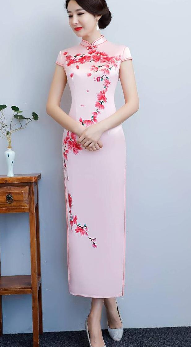 秀丽的旗袍，穿出丰韵的她