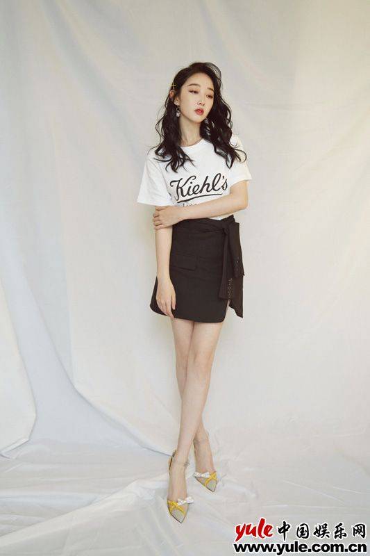 蒋梦婕"蜜桃肌"柔嫩惊艳 现场分享护肤心得反响好