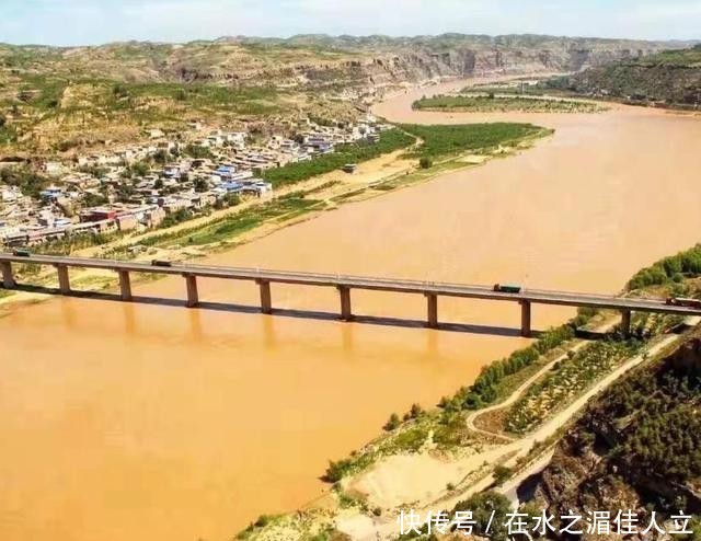 建在黄河边的寺庙,三面都是百丈悬崖,日落时分壮观不已