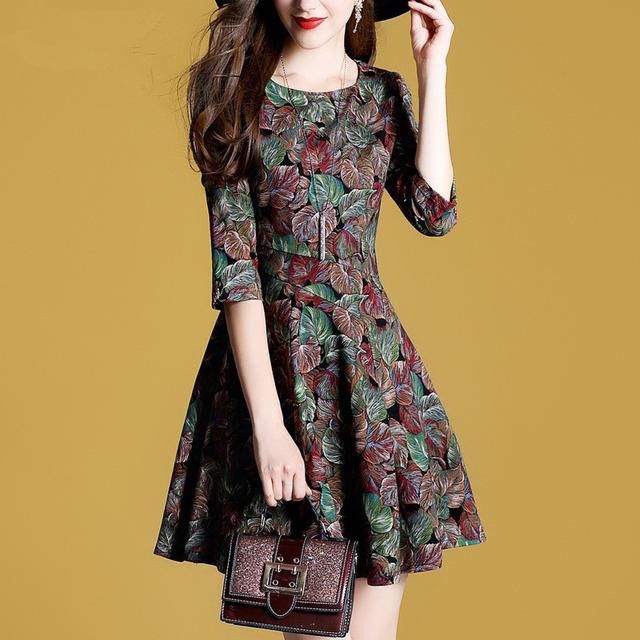 婆婆年逾50，从不穿打底裤，每天穿这欧货裙，年轻优雅风韵犹存