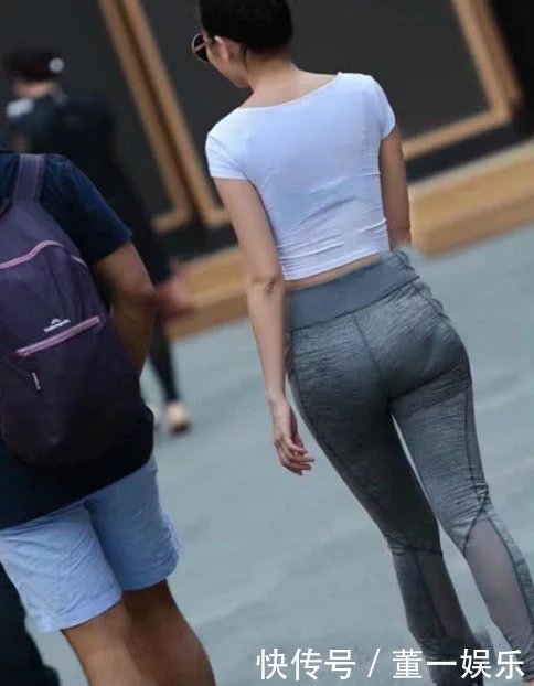 刚走出健身房的时尚小姐姐，紧身装秀出完美S曲线，引路人频频侧