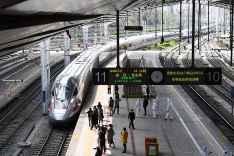  【北京西站】视点｜武汉“解封”后首趟返京列车抵达北京西站