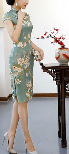 48岁老婆穿这种“改良旗袍”，其实优雅不失女人味，像个小仙女