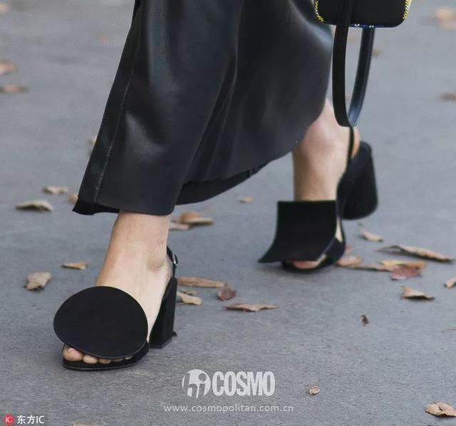 巧穿搭|吴宣仪这双凉鞋还可以，显腿长