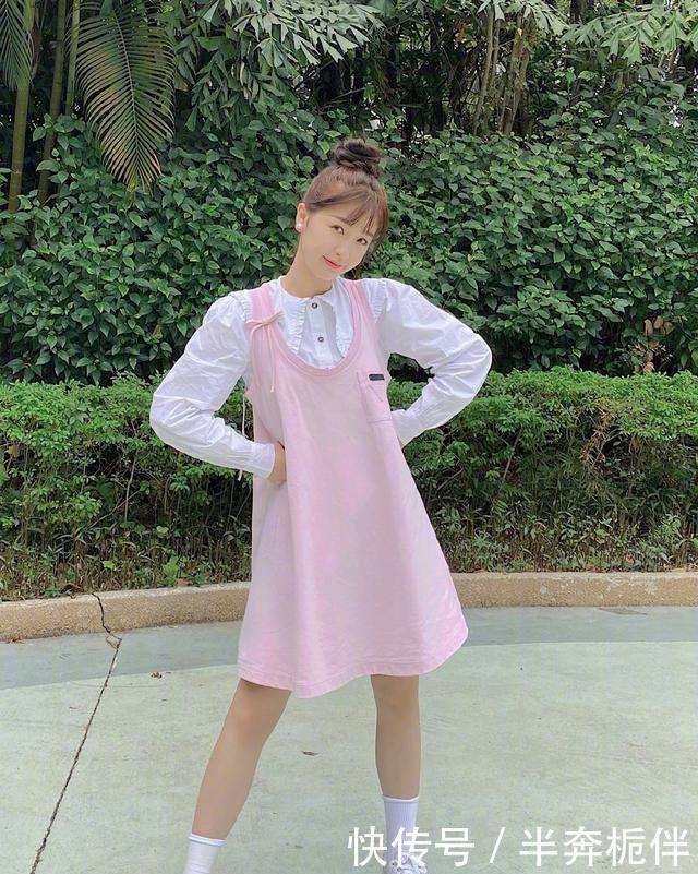  [少女感十足]小时候爱的娃娃领变成潮流神器，春天穿起来超减龄，少女范十足