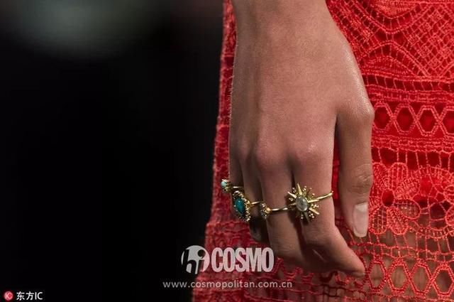 时髦办|道理我都懂，所以到底哪些戒指叠戴最好看?