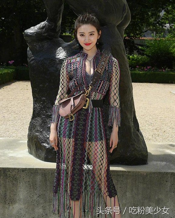 渔网穿在腿上算什么，景甜直接当裙子穿才疯狂，网友:这勇气满分