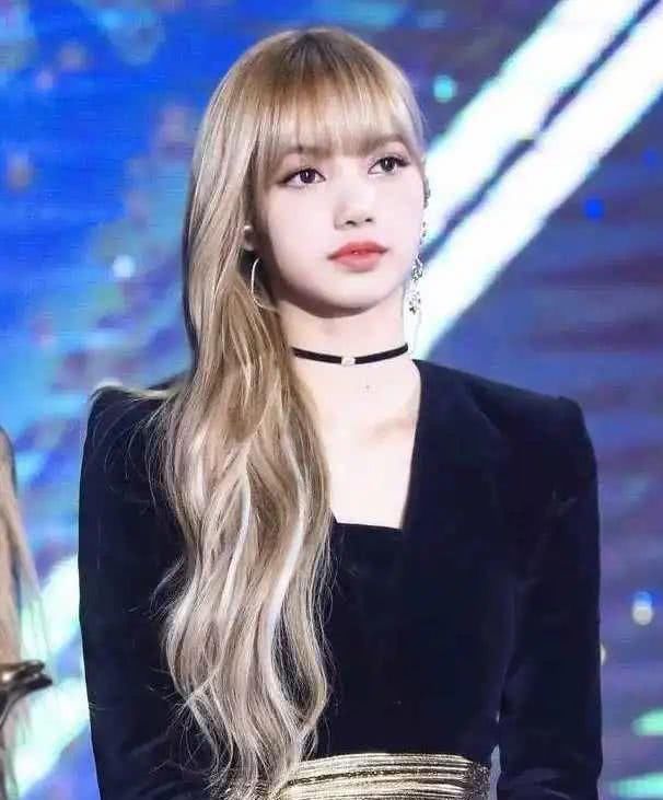  『女王』从妆面到穿搭跟随大圆脸世间芭比Lisa学，给你秒变大圆脸女王