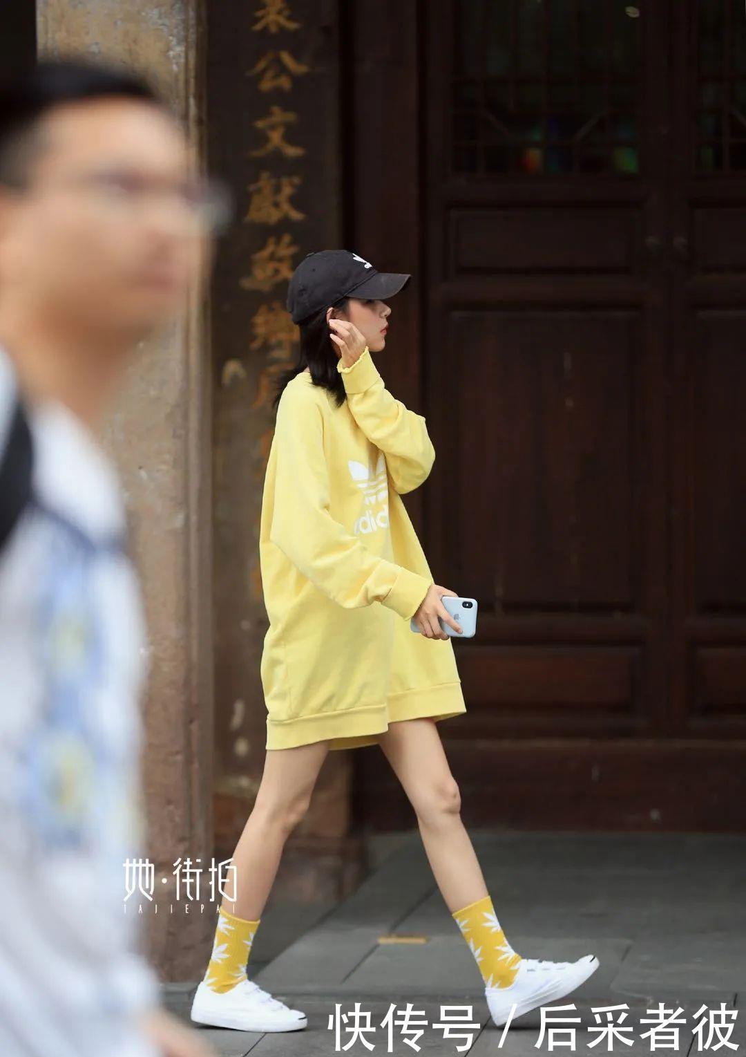 「春天」春天怎么穿卫衣才时髦?不如跟着这些街拍潮人学搭配!