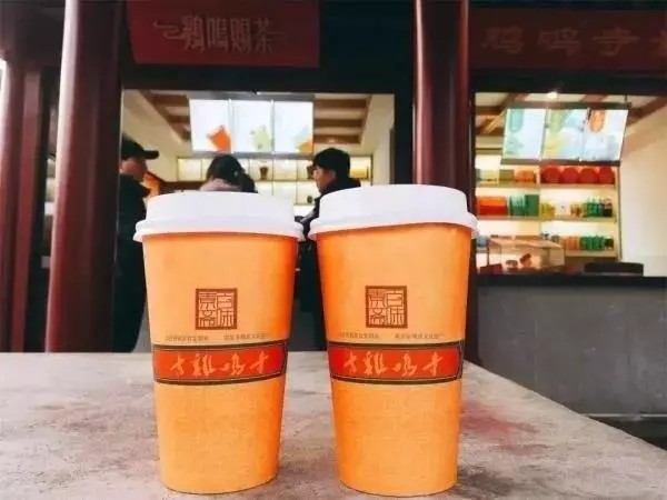 南京寺庙开\＂佛系\＂奶茶店;日本开机器人咖啡厅:哪个更吸引人?