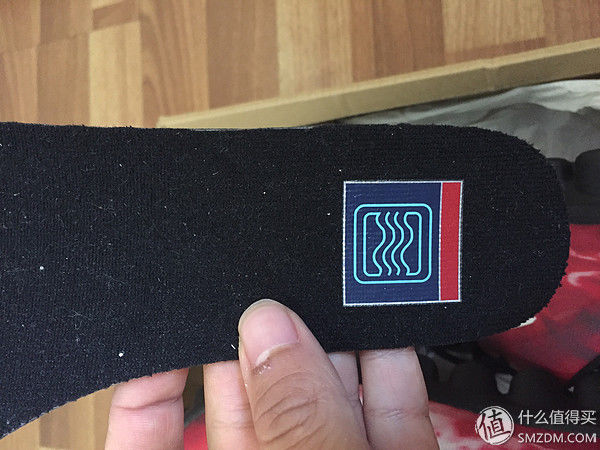 创意不错但没有做好-ANTI 安踏 ANTA 柔软柱跑鞋开箱