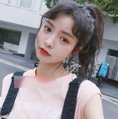 潮人都默契的这样扎发，很有街拍灵感的发型！