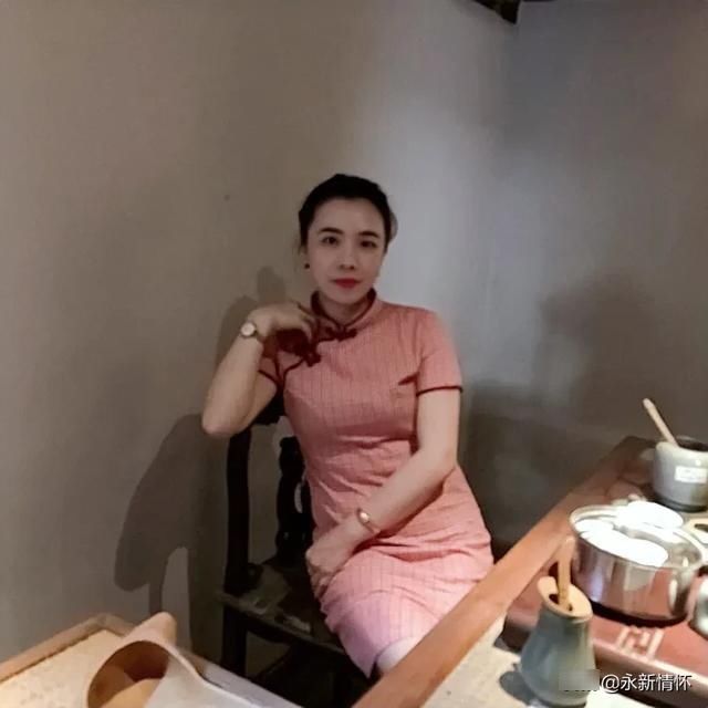  『如诗之』几缕思愁随远溢一袭旗袍女人花