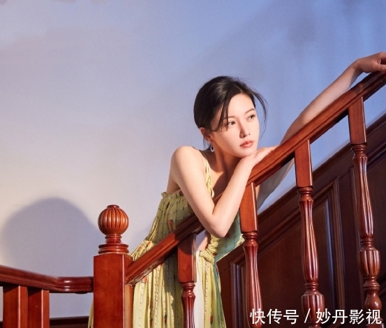 # 杨子姗的穿搭#看上去性感又撩人,杨子姗性感蕾丝裙看得人心都醉了!抹胸的设计