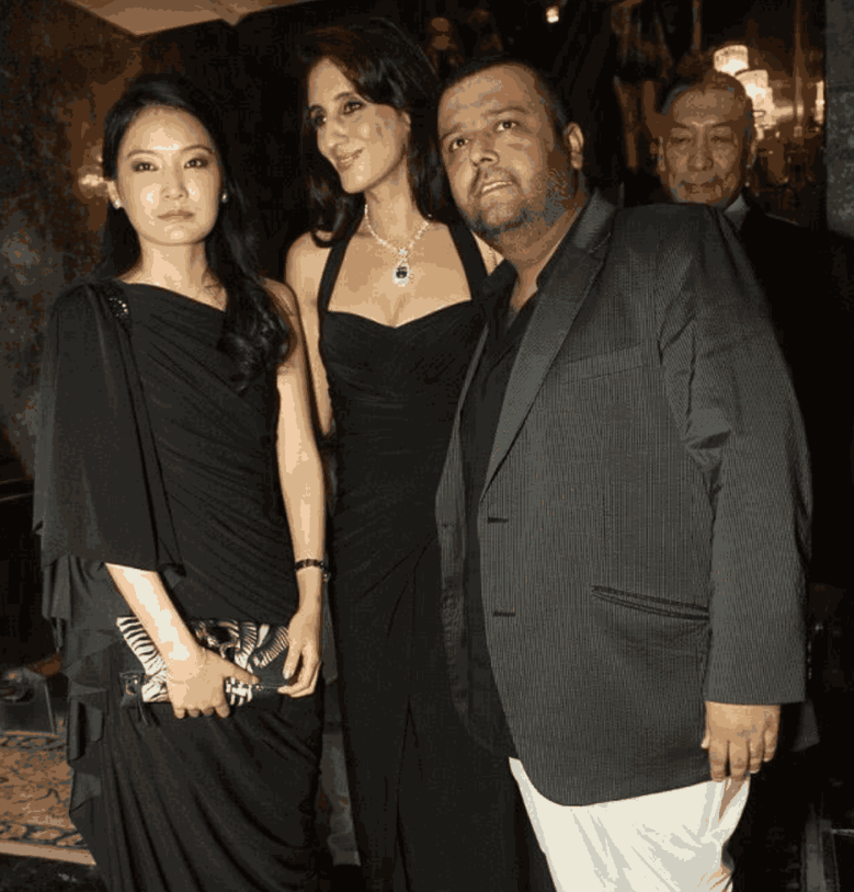 90后不丹王后, 穿传统服饰超迷人, 穿上“洋装”却暴露了这一缺点