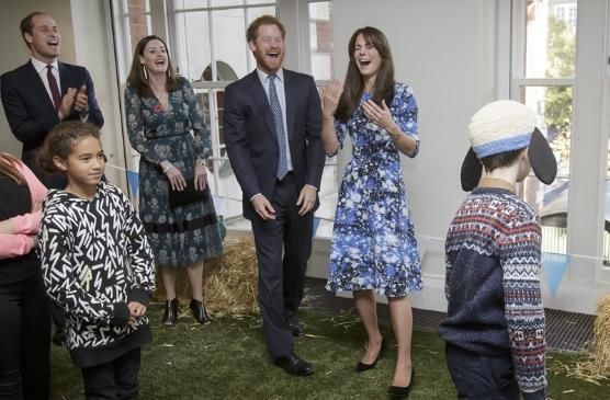 凯特王妃穿碎花裙:36岁嫩回20岁清纯，身材比例美似超模!