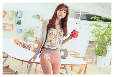 美拍:紧身裤时尚版型把女人味尽情释放，完美身材，直叫路人羡慕