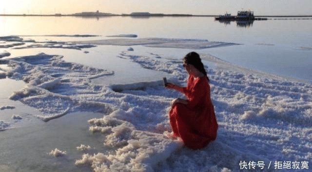  [察尔汗盐湖]世界上最咸的桥在中国，建造时被外国嘲笑打击，完