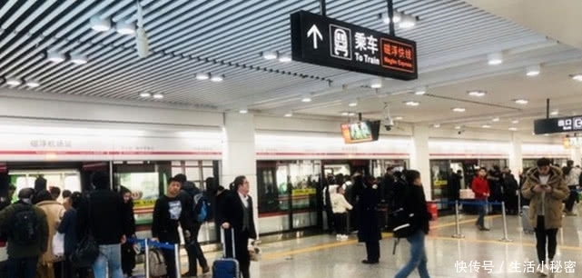 我国湖南长沙的“磁悬浮列车”：让乘客不满意，速度慢票价还贵！