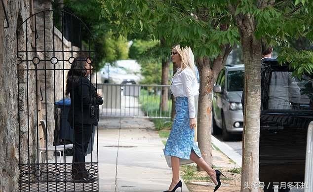 伊万卡开会白衬衫欲撑破，惊叹：又美又有钱又拼搏的典范