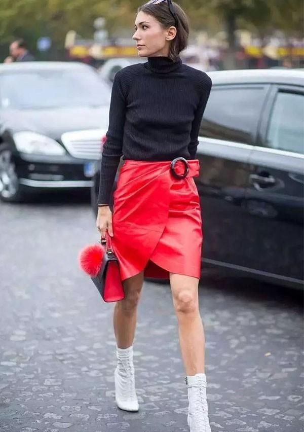 「 皮质」穿“三角形”皮短裙,这逆天长腿哦太性感撩人,169的谭维维