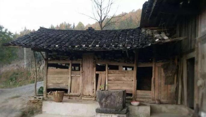  「条件」想翻修房子的农民，先别着急自费盖，符合这些条件国家