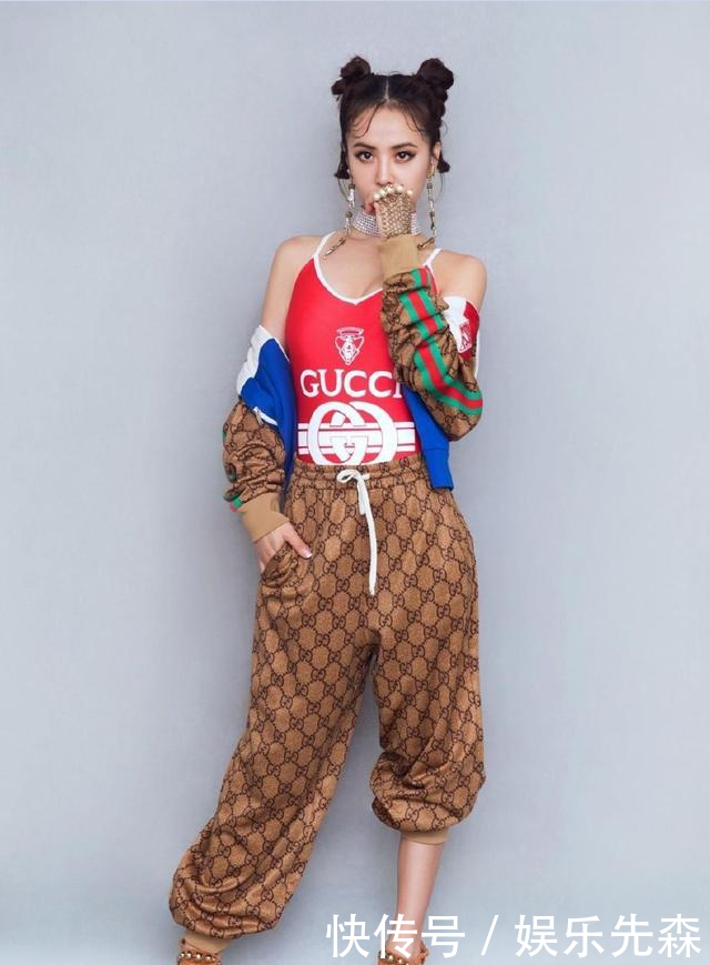 37岁蔡依林助阵李宇春演唱会太抢眼,身高差20cm依旧180既视感!