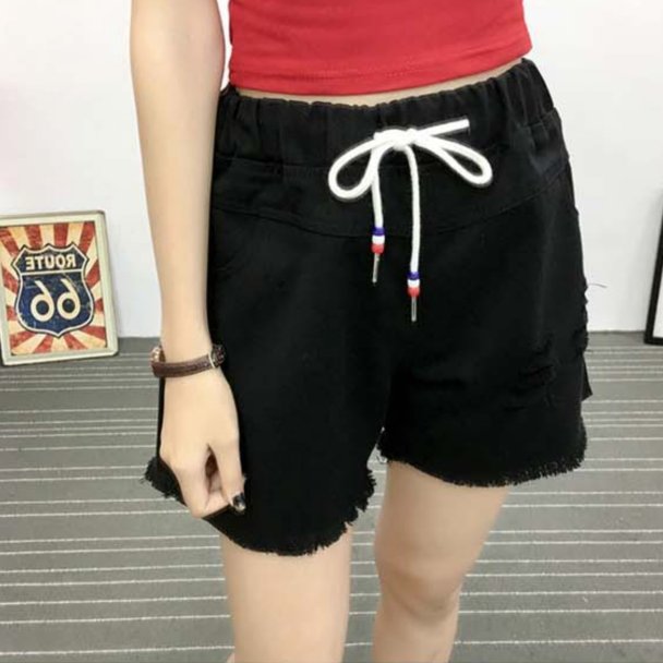 小女生还是穿牛仔裤有格调，精致身材就得展现出来