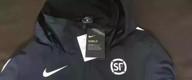 饿了么又出新设计，外卖小哥都穿得比我潮！