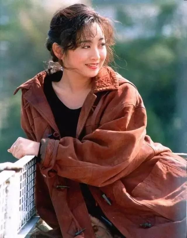 看完80、90年代的日本时尚，美的让我想穿越时光……