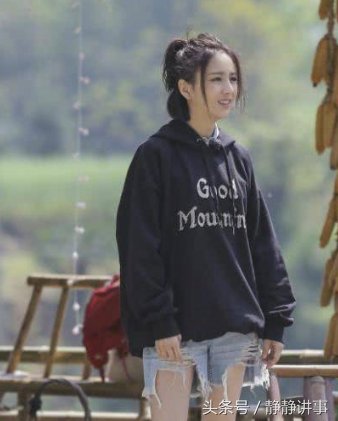 佟丽娅短裤烂到只剩一个“三角形”，网友:越烂越时尚?