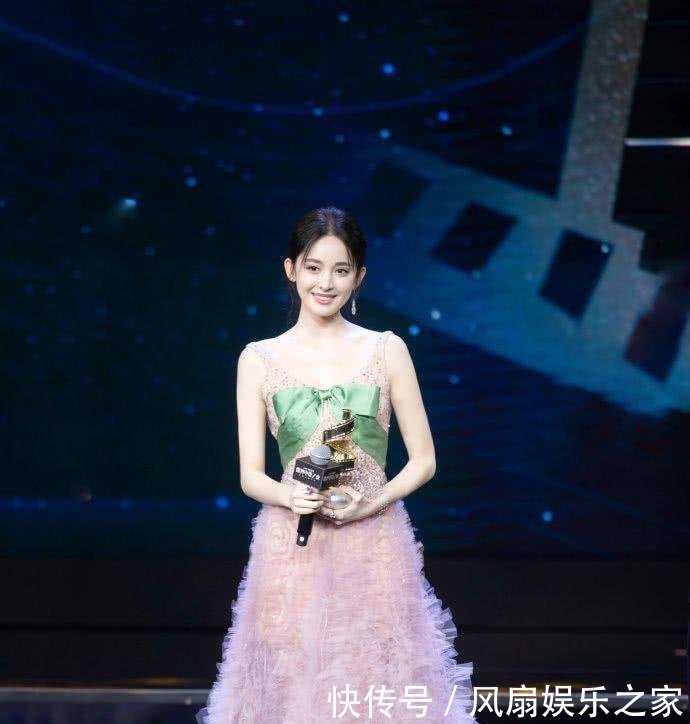 古力娜扎穿粉色礼服亮相活动, 气质清新又少女, 网友: 张翰后悔?