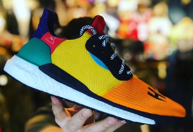 彩色拼接设计!菲董联名版 Solar Boost 实物细节近赏