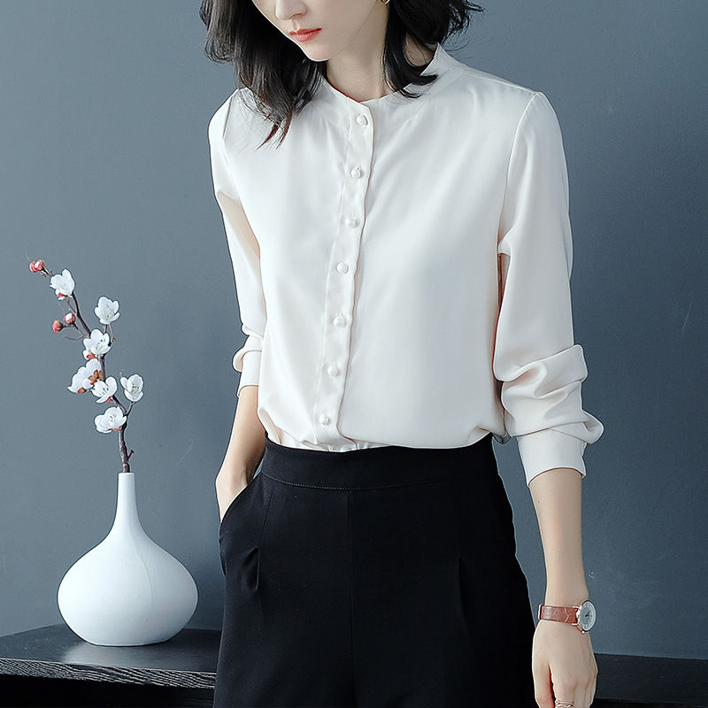 中秋，少穿裙!刚上线的“秋衫”，搭黑裤子，经典大方又美嫩