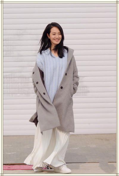 朱丹大晒美照，却被肚子上赘肉抢镜，网友：周一围还提得起兴趣么