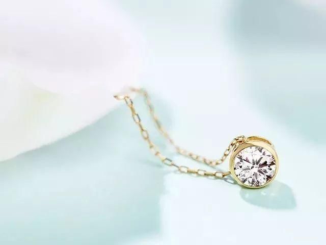 我摘下的星星变成了钻石,你戴上肯定特别美