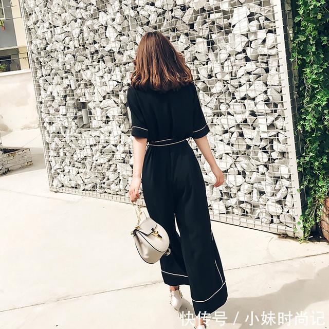 件套:30岁左右女性别穿太幼稚的衣服,时尚气阔腿裤套装,美丽不尴尬