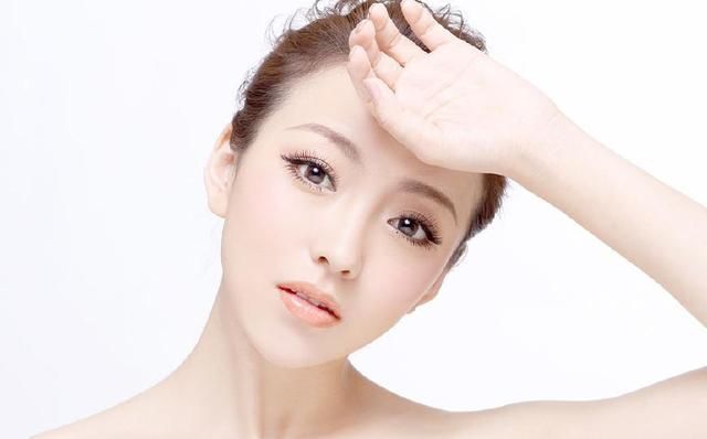 脸上经常起闭口痘痘怎么办？学会这些护肤方法，轻松避免肌肤长痘