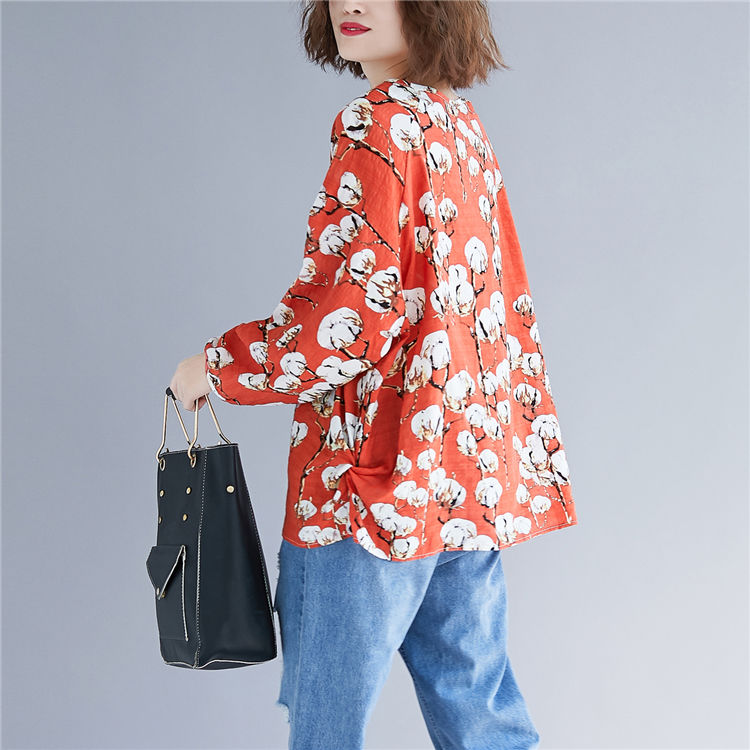 厌倦了裙子，不妨来件正流行的大码棉麻小衫，时髦显瘦还很实惠