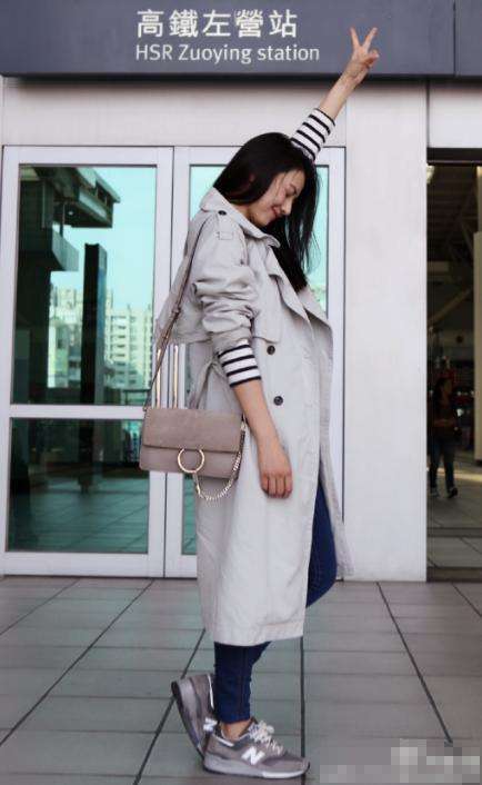 高圆圆好大胆! 网友: 穿成这样赵又廷没意见?