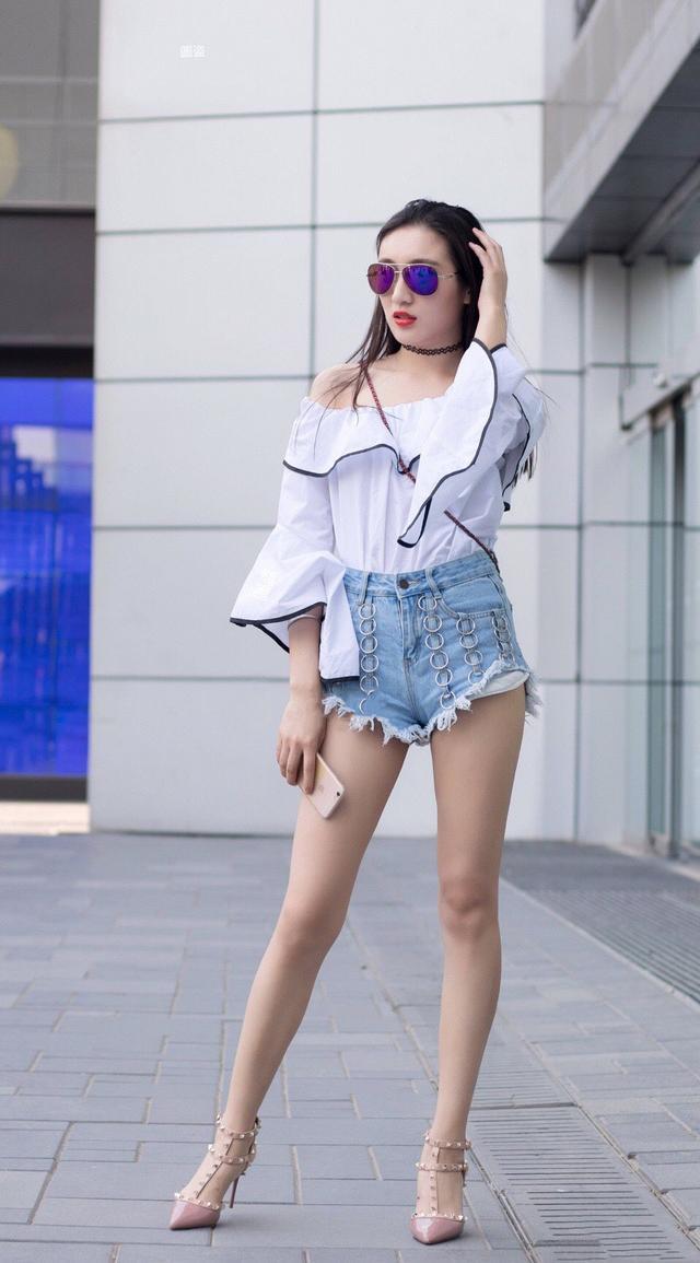 街拍 时尚美女穿搭 时尚又有气质 究竟是谁是女神范?