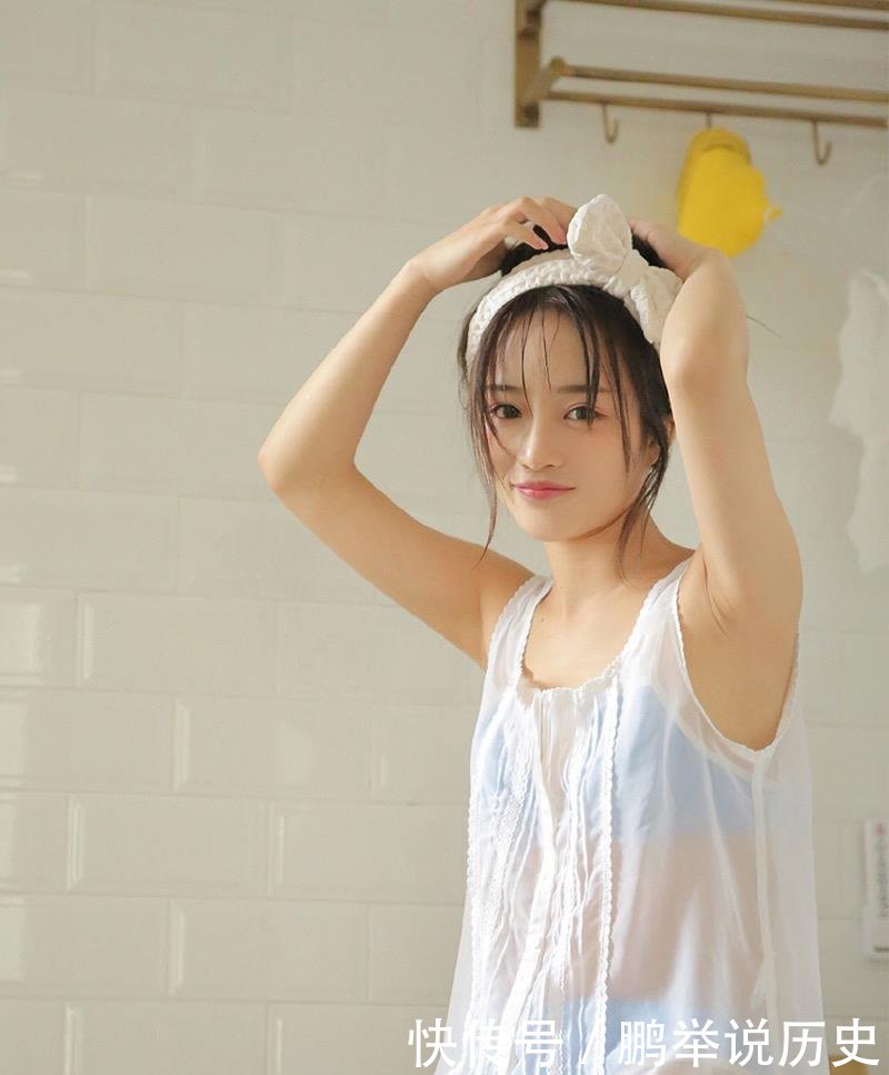 [ 清纯]说好的清纯呢，摄影校花在家原来这么性感