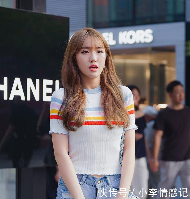 街拍香奈儿的透明靴子,是用来穿的,不是用来趟水的