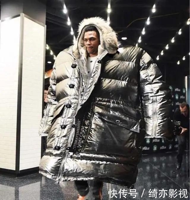 会选择:球员入场造型有多奇葩!施罗德一身粉辣眼睛,一人把泡面桶当帽子