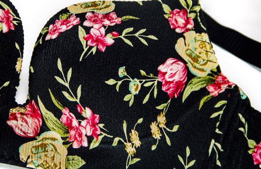 网友都说:晚上穿这一片式文胸，是个人都逃不出你的五指山