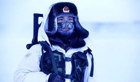             哨兵为何两人配发一支枪？20年前发生惨剧，至今仍记